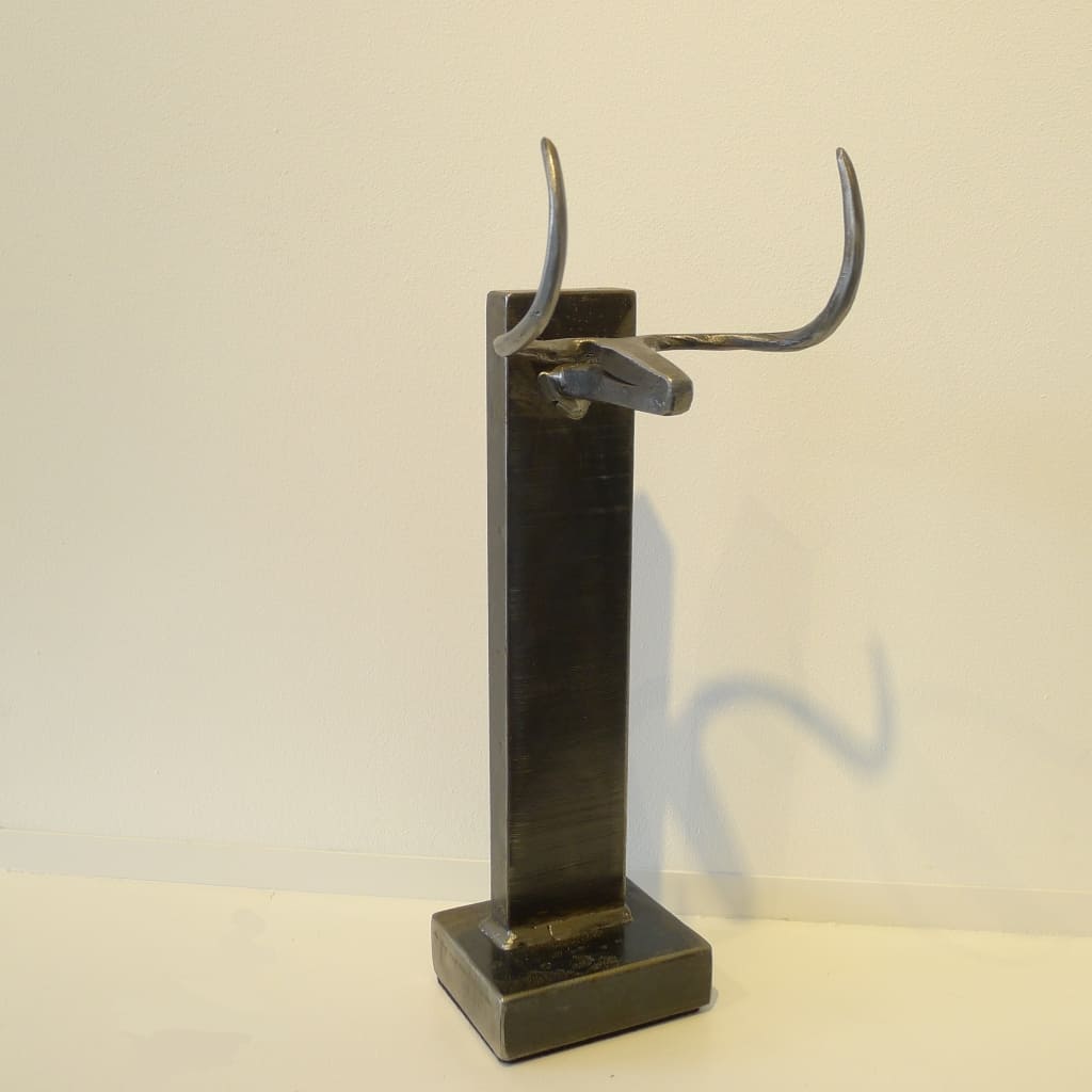 Metallskulptur "Trophäe", Höhe ca. 31,5 cm, Thomas Levin